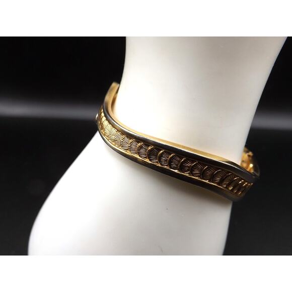 Vintage Monet Shell Design Hinged Bracelet, Gold Plated Bangle, 1960s - Picture 8 of 10